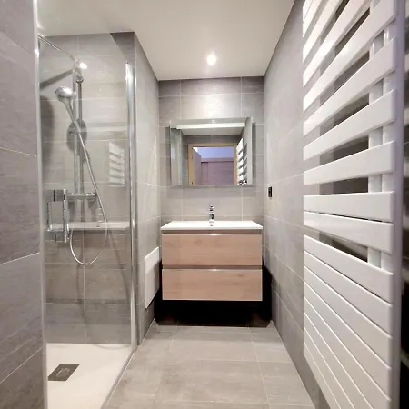 T2 D'exception Avec Piscine Et - Parking Prive *