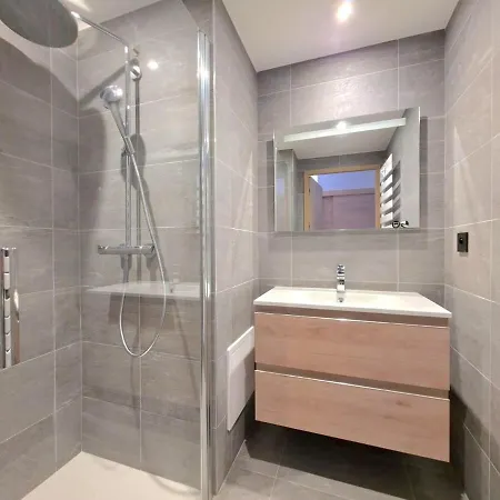 アパート T2 D'exception Avec Piscine Et - Parking Prive